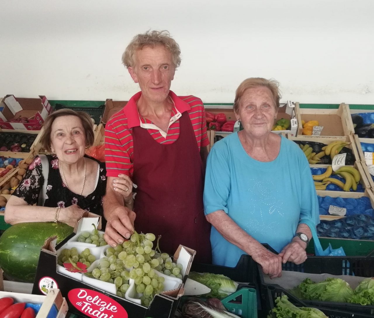 Chiude lo storico fruttivendolo Dell’Oro FOTO