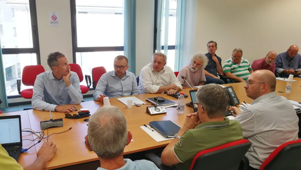 Lago basso, agoni e nessun controllo sulle reti: la crisi del Lavarello è servita VIDEO