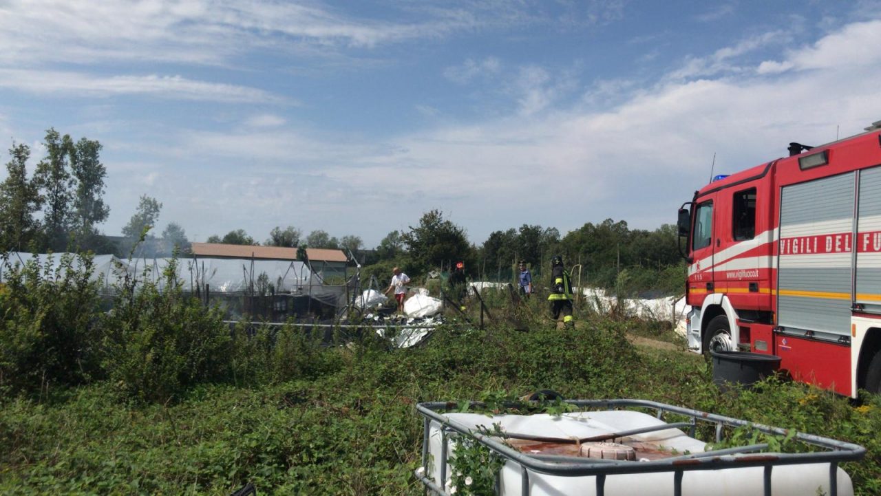Serra in fiamme: colonna di fumo visibile da chilometri di distanza FOTO