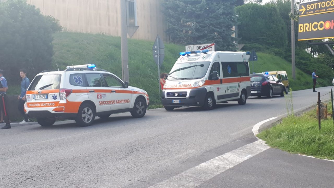 Schianto tra motorino e furgone: 17enne in condizioni serie FOTO