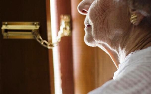 Insegnante in pensione raggirata e derubata di tutti i risparmi