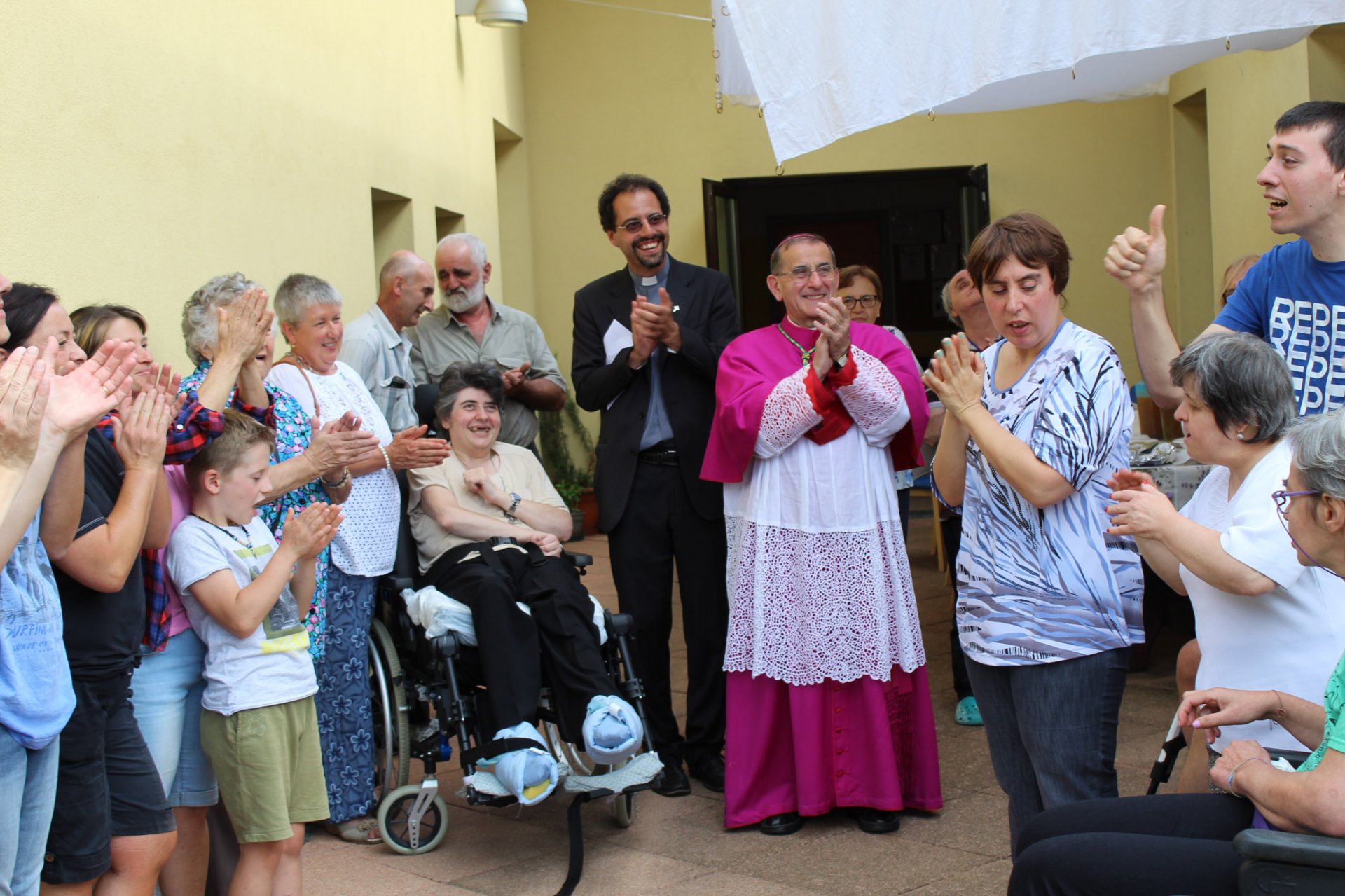 Introbio visita arcivescovo Mario Delpini in paese