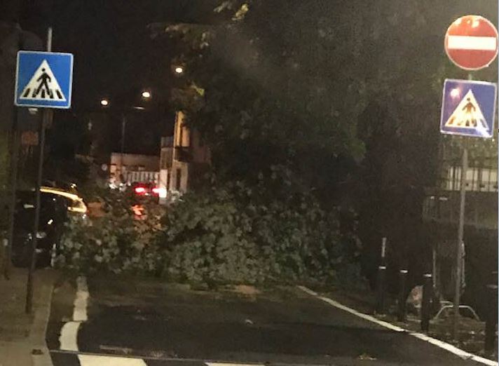 Maltempo: all’allerta per temporali forti si aggiunge anche quella idrogeologica. Stanotte danni e disagi per le bombe d’acqua FOTO