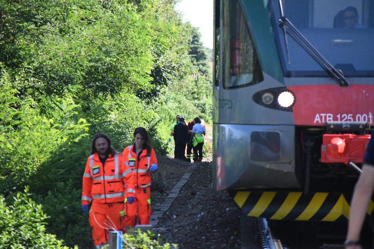 Un uomo morto  sotto il treno ad Arcore FOTO
