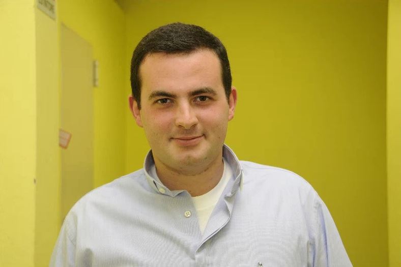 Manifesto funebre per Don Matteo: lo scherzo dei parrocchiani