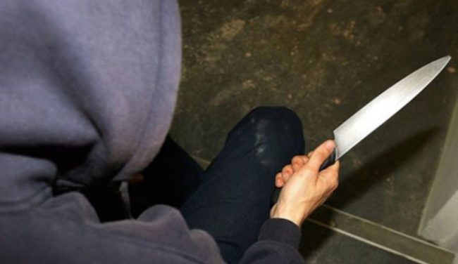Arrestato il rapinatore seriale dei bar: agiva armato di coltello