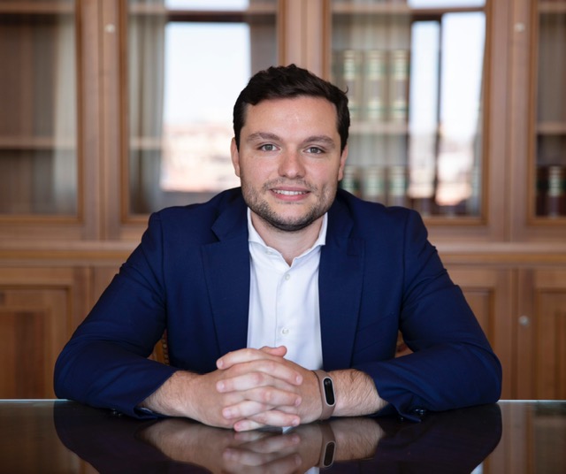 Currò (M5s): “Noi al fianco dei frontalieri, dalla Lega solo campagna elettorale”