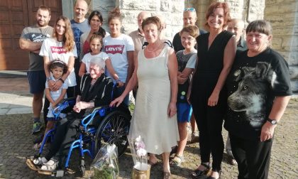 Compie 105 anni e i figli le organizzano una festa in chiesa FOTO