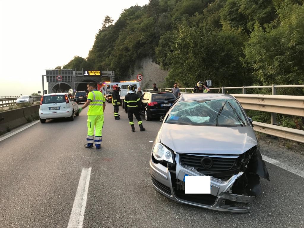 Ennesimo botto in Statale 36: tre feriti e code in direzione nord FOTO