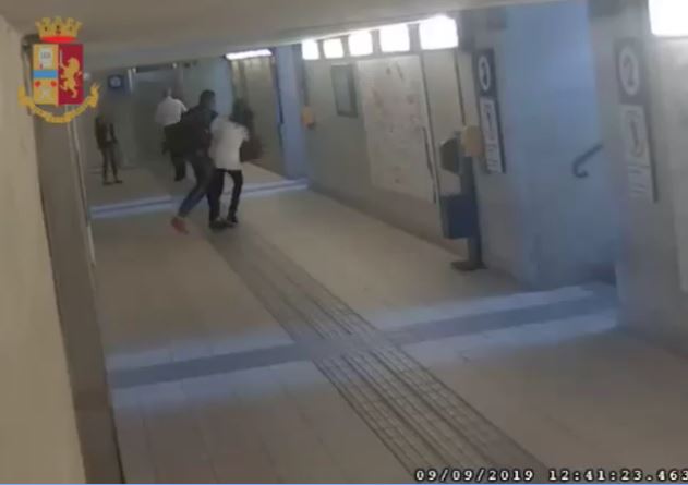 “Io l’ho perdonato”: parla una delle vittime dell’aggressione in stazione