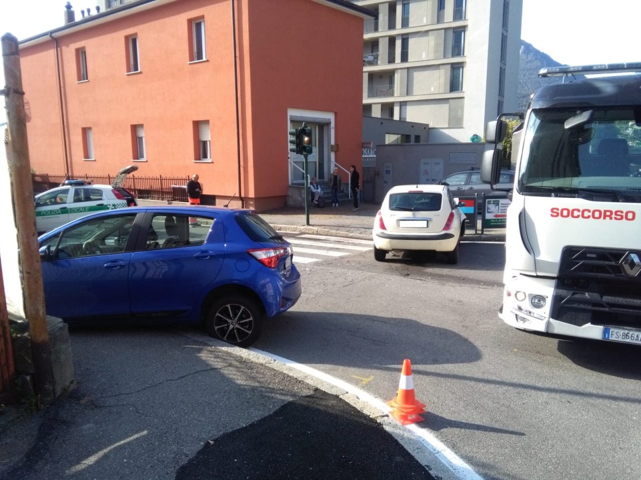Lecco: schianto in corso Promessi Sposi, coinvolta anche una bimba FOTO