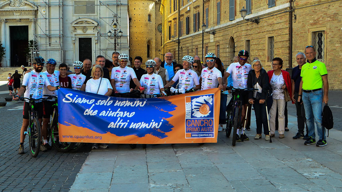 Santiago in rosa, in bici da Verona a Loreto per sostenere Cancro Primo Aiuto