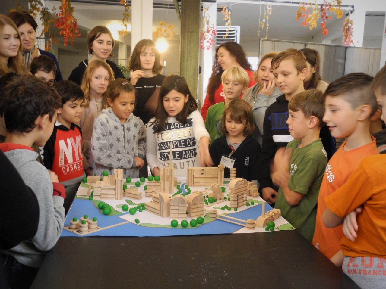 Bambini e adolescenti insieme per reinventare lo spazio urbano di Lecco FOTO