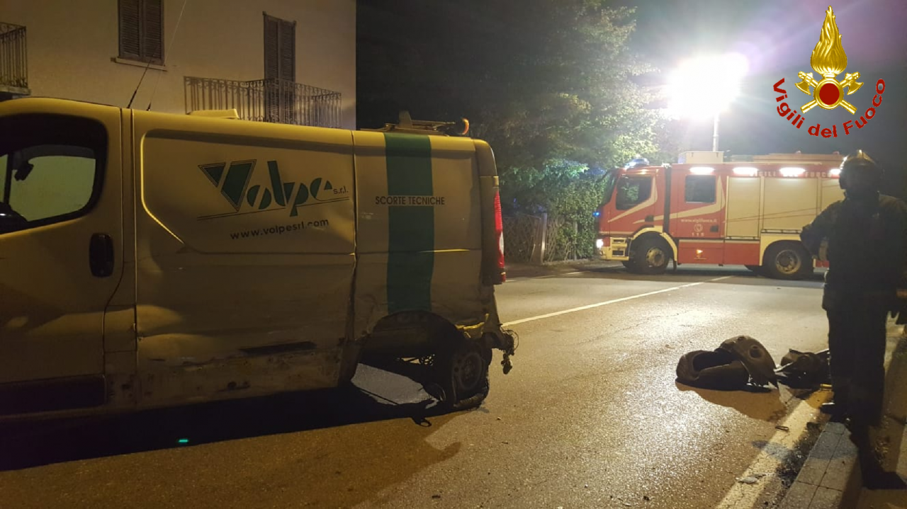 Incidente nella notte, due feriti FOTO