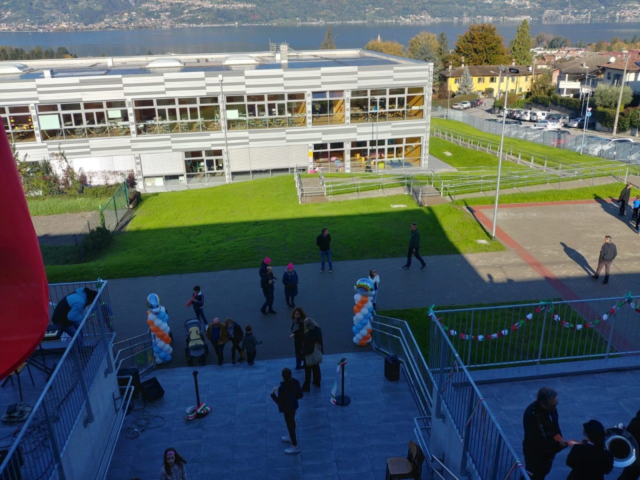 Taglio del nastro per il nuovo complesso scolastico di Colico