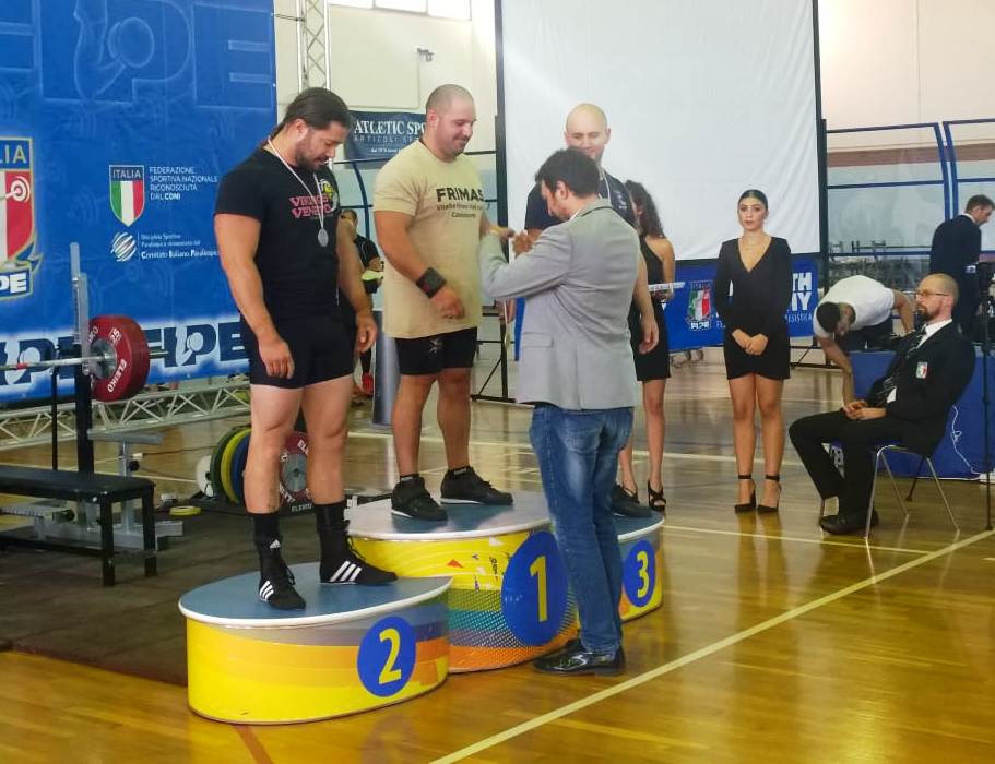 Marco Frigerio solleva 200 kg e si conferma campione italiano di distensione su panca. VIDEO DELLA VITTORIA
