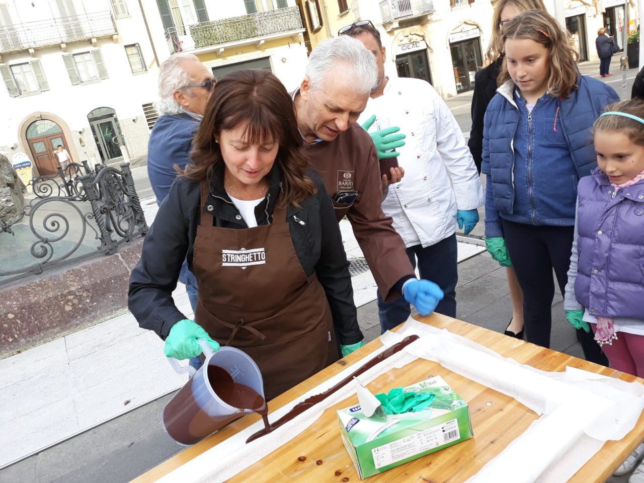 Con la maxi tavoletta a Lecco è partita la Festa del Cioccolato FOTO