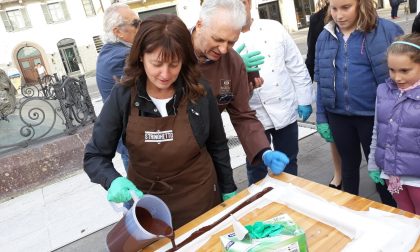 Con la maxi tavoletta a Lecco è partita la Festa del Cioccolato FOTO