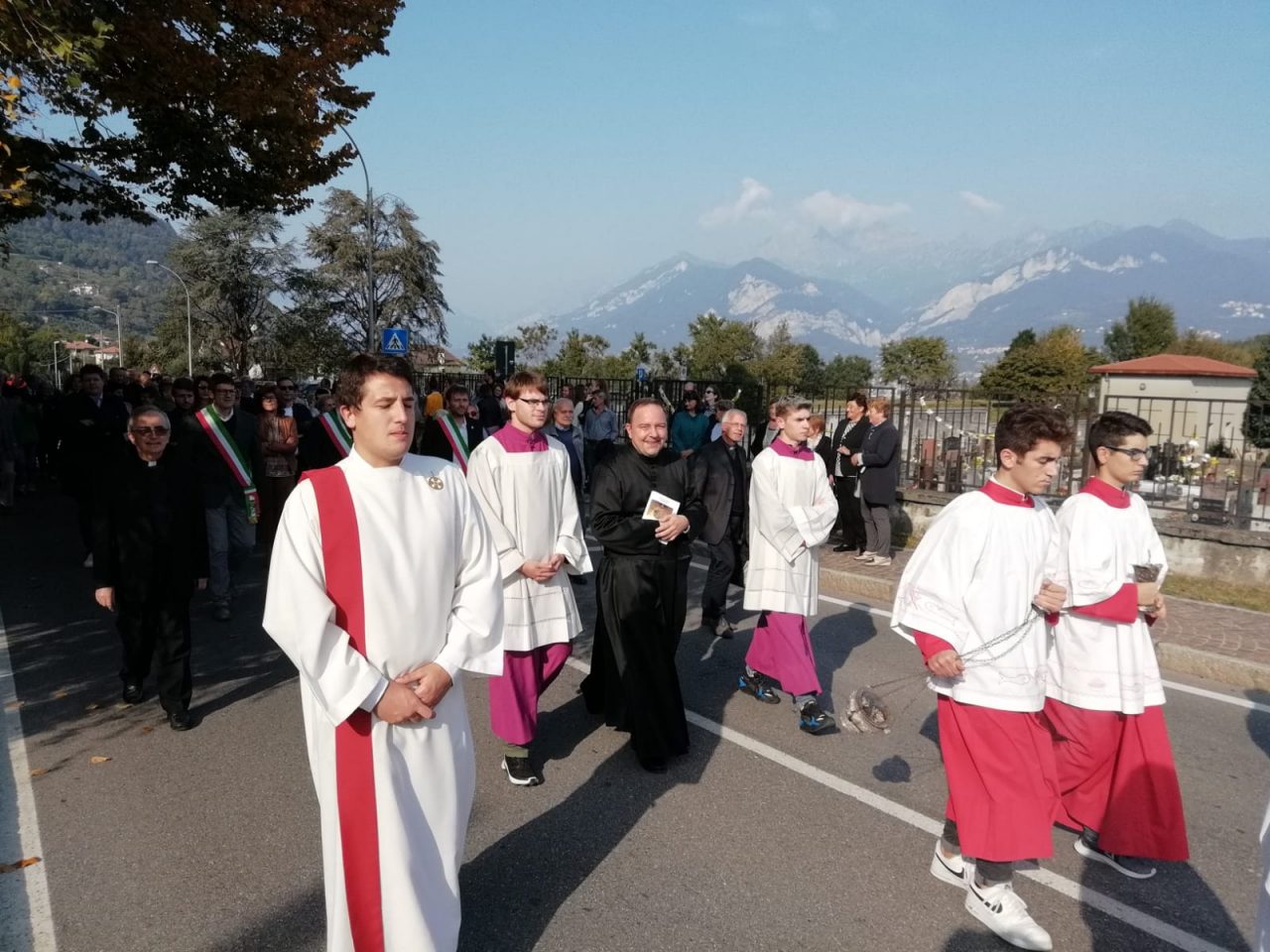 Benvenuto don Paolo: Valgreghentino accoglie il nuovo parroco FOTO