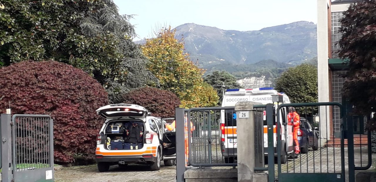 Paura per una anziana colta da malore