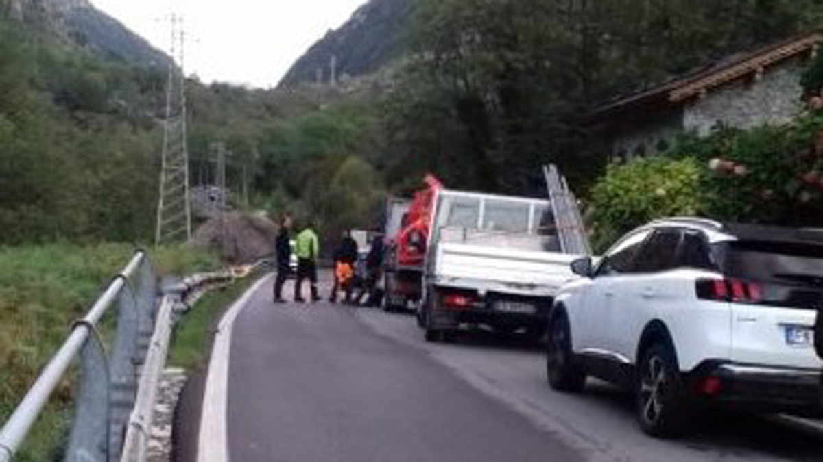Ancora sassi a Gallivaggio: statale 36 temporaneamente chiusa