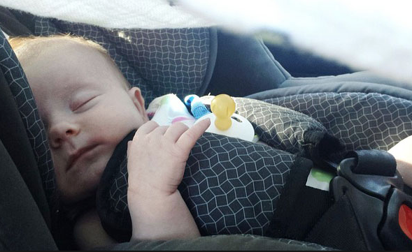 Seggiolini auto anti-abbandono obbligatori fino ai 4 anni