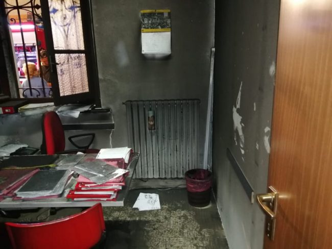 Bomba nella notte contro sede sindacato di base a Monza