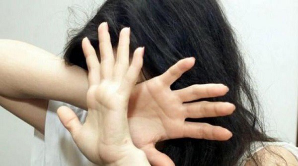 Imprenditore costringe una 18enne a drogarsi e ne abusa sessualmente