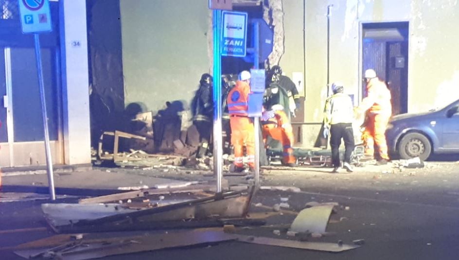 Terrore a Missaglia: esplosione in una palazzina, un ferito  FOTO