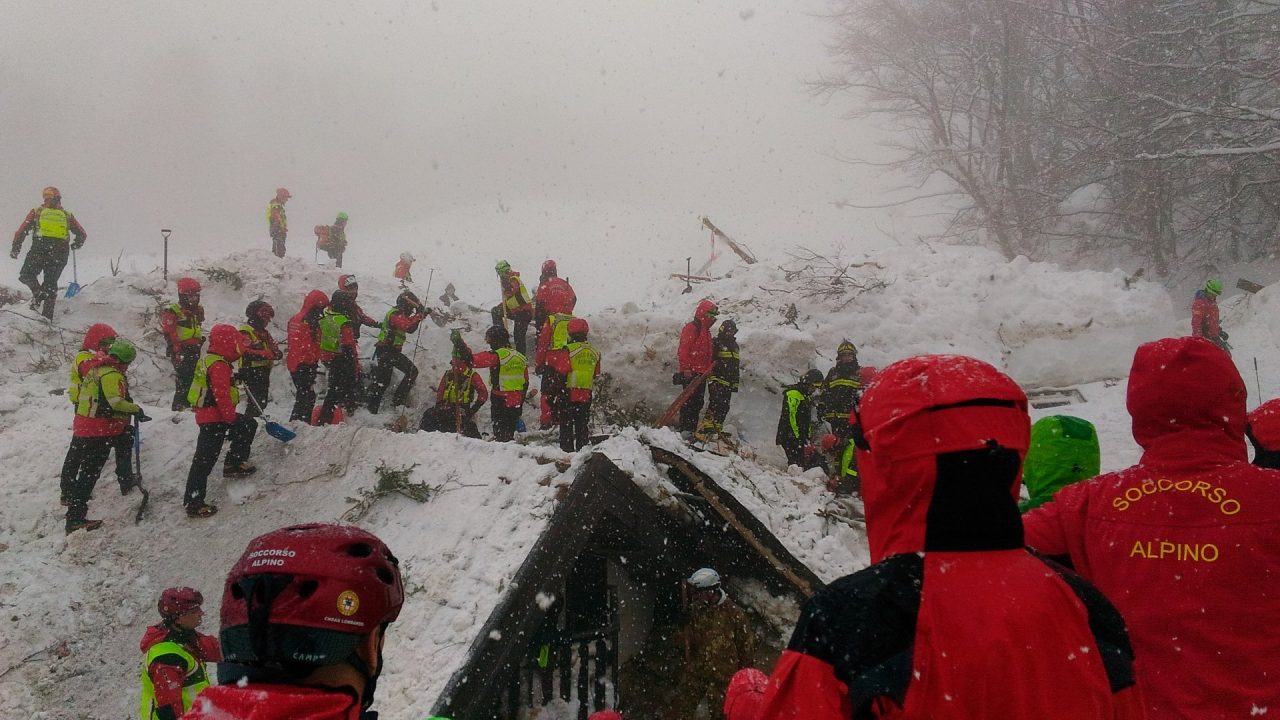 Nell’ombra della luna: storie di Soccorso Alpino FOTO