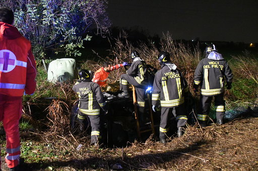 Fuori strada con l’auto: grave giovane lecchese FOTO