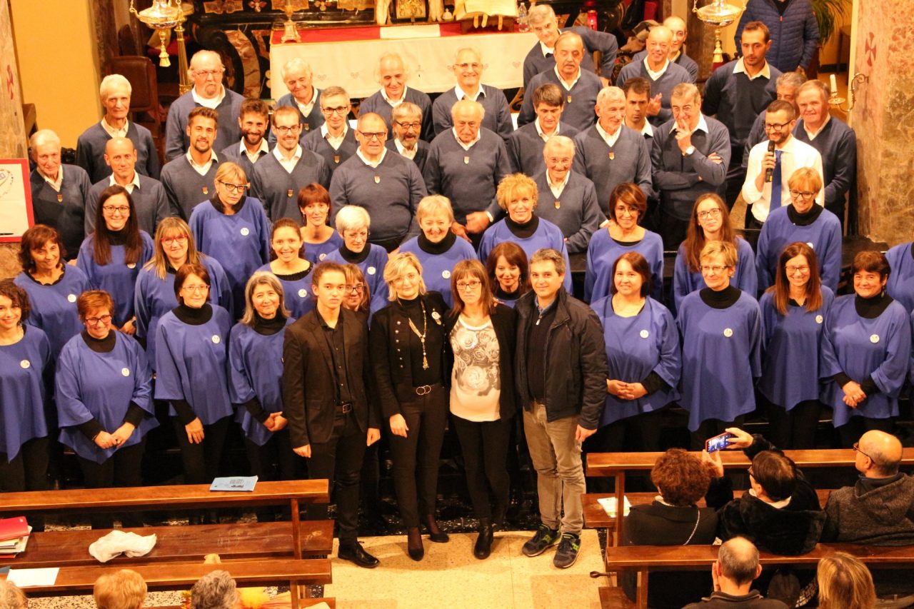 Il Coro della Vandelia si esibisce in onore di Loredana FOTO