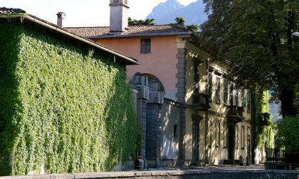 Laboratori di “pittura in vino su carta” a Villa Manzoni