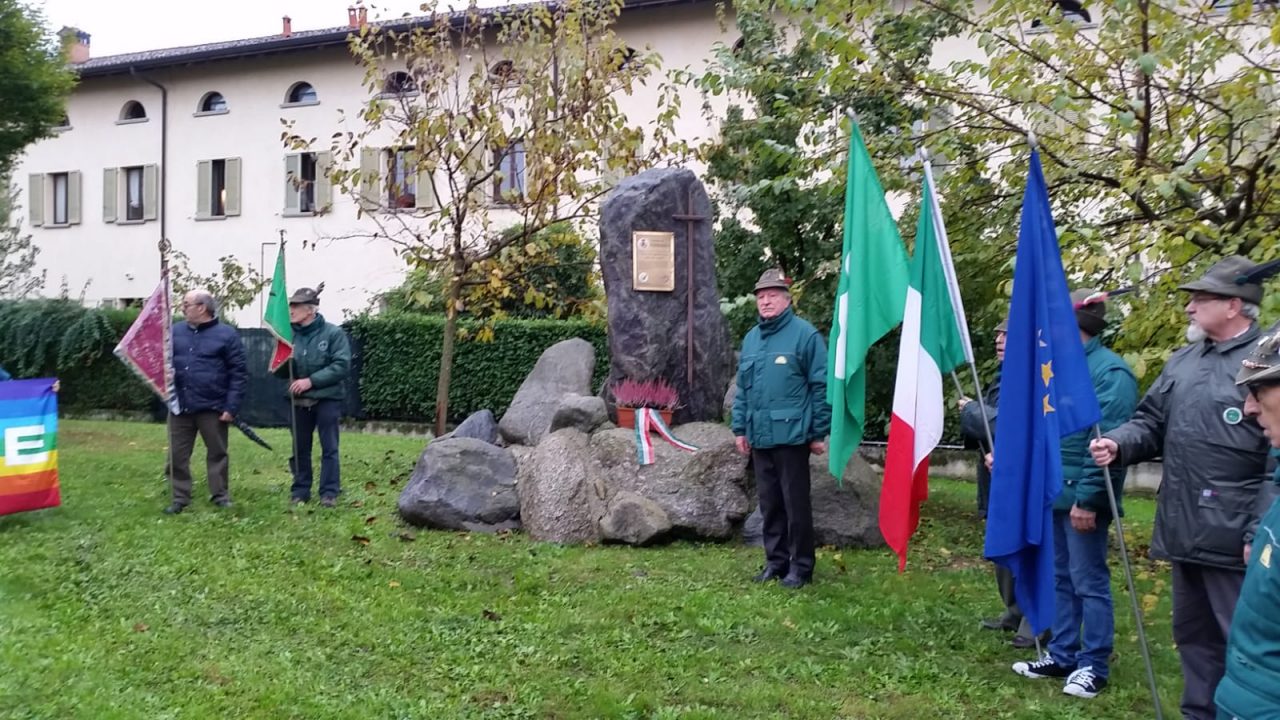 Ad Osnago gli Alpini onorano il 4 novembre FOTO