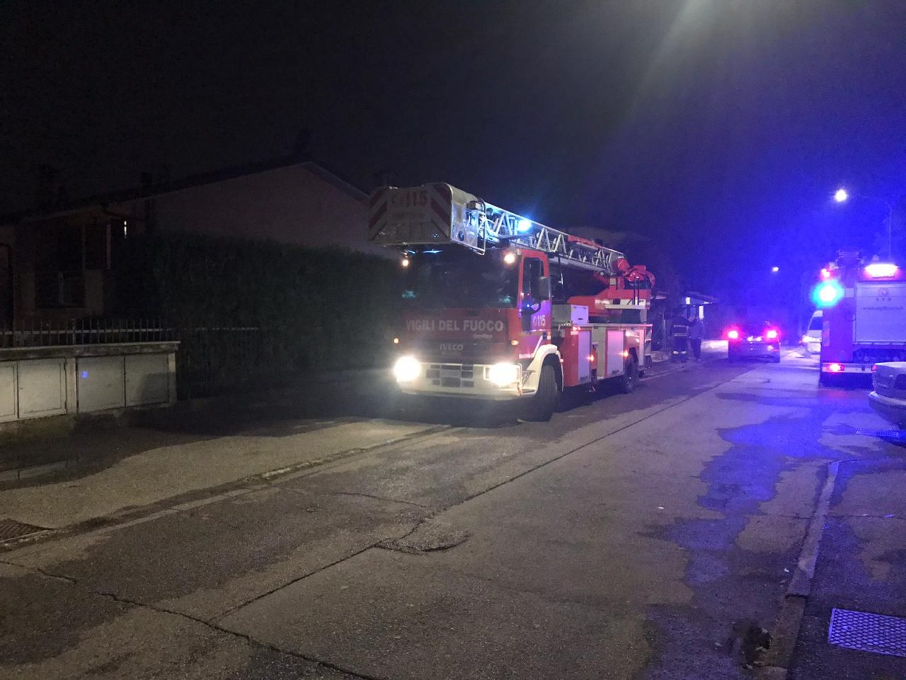 Stufa troppo carica, principio d’incendio FOTO