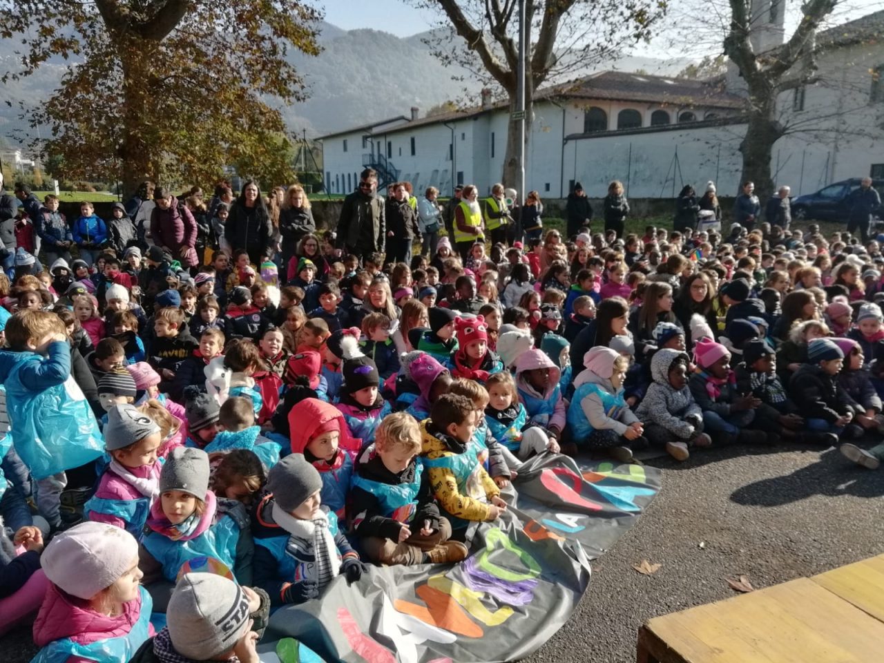Scuole calolziesi in marcia per la pace FOTO