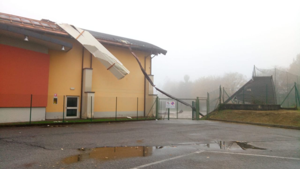 “Tromba d’aria” scoperchia il tetto dell’oratorio FOTO
