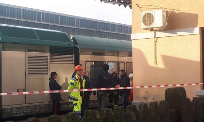 Studente investito dal treno: è gravissimo. Circolazione interrotta sulla Lecco-Milano FOTO