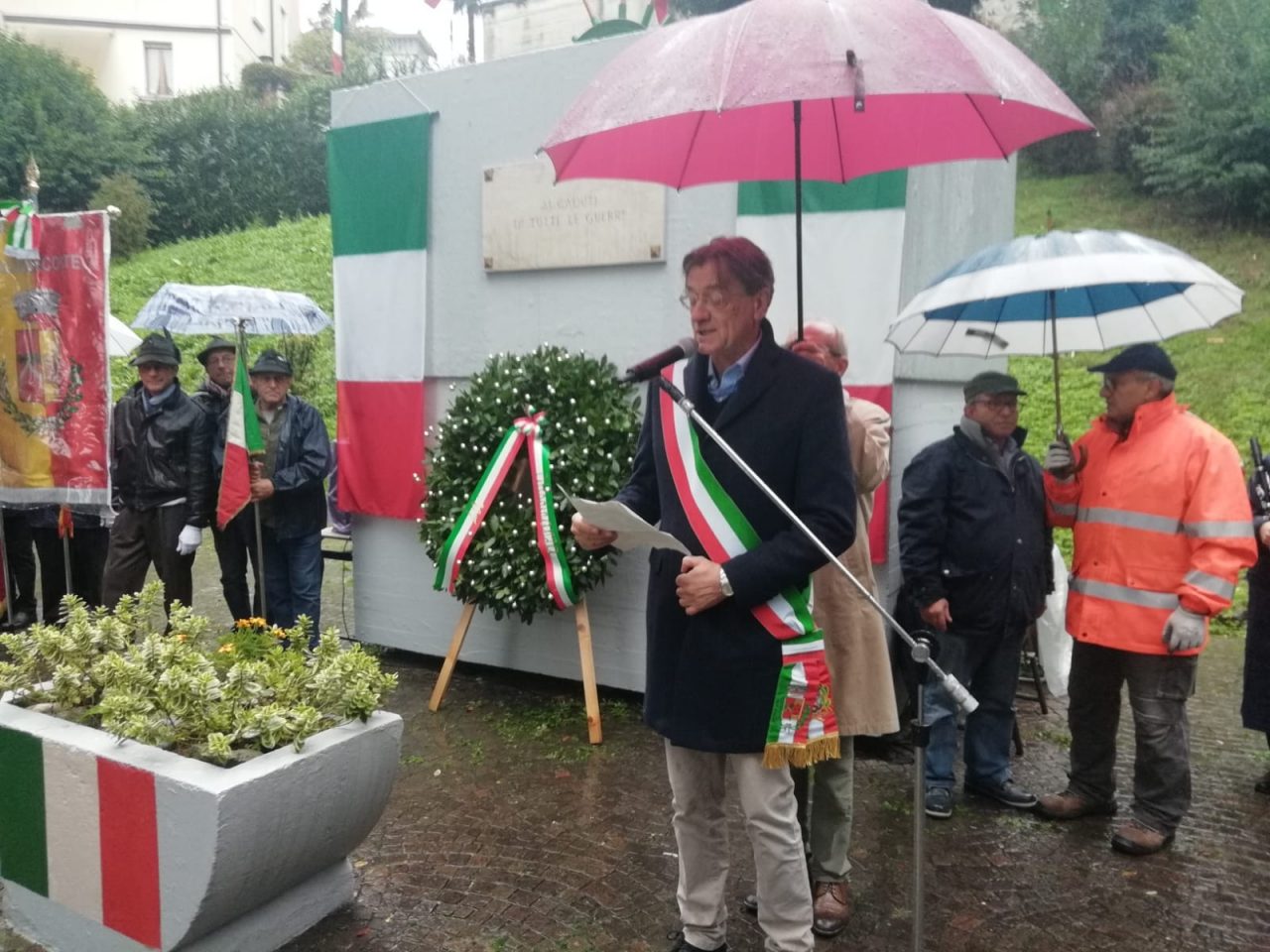 Calolzio, la pioggia non ferma il ricordo ai caduti FOTO