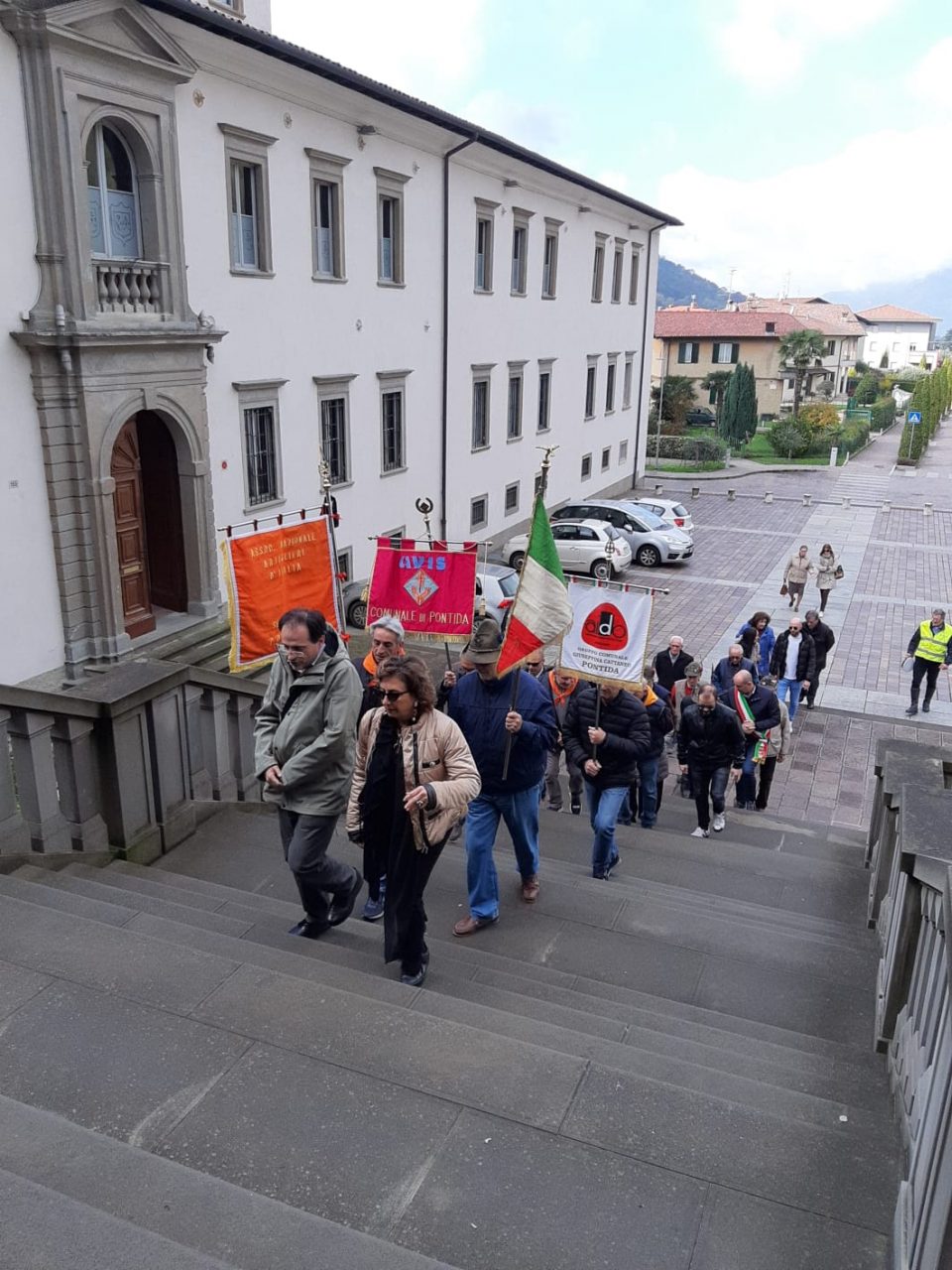 Commemorazione caduti con i ragazzi delle scuole FOTO