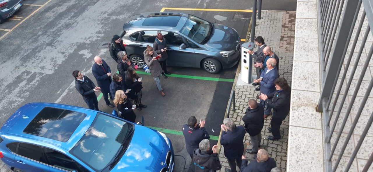 Colonnine per auto elettriche installate nella sede di Lario Reti Holding