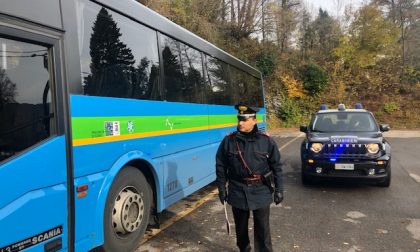 Molesta quattro studentesse sul pullman, arrestato
