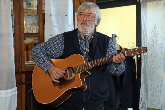 Incontro musicale con il cantautore Luciano Ravasio