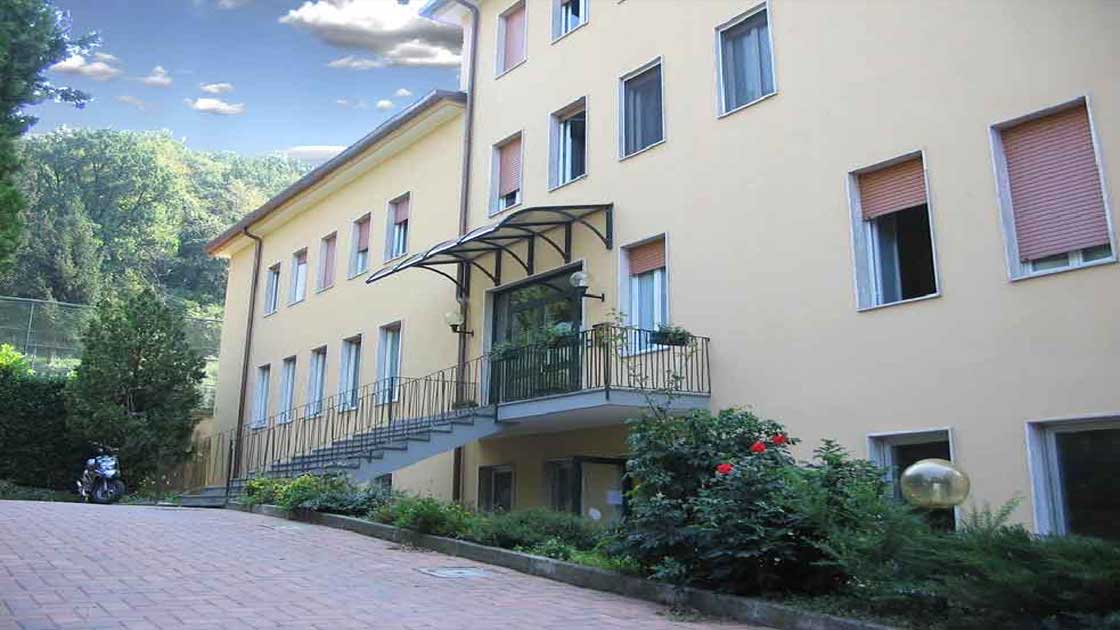Assalto dai padri Somaschi: i ladri scoperti fuggono spruzzando spray al peperoncino