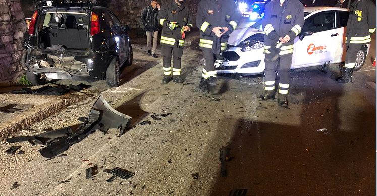 Terribile schianto sulla ex 36 : ferite cinque ragazze FOTO