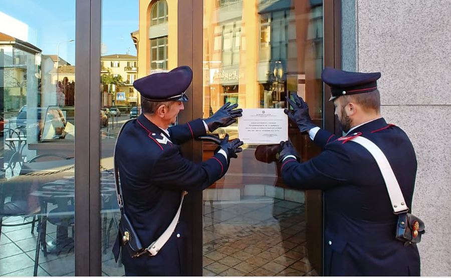 Ritrovo di pregiudicati: chiuso il bar La Rosa Tea