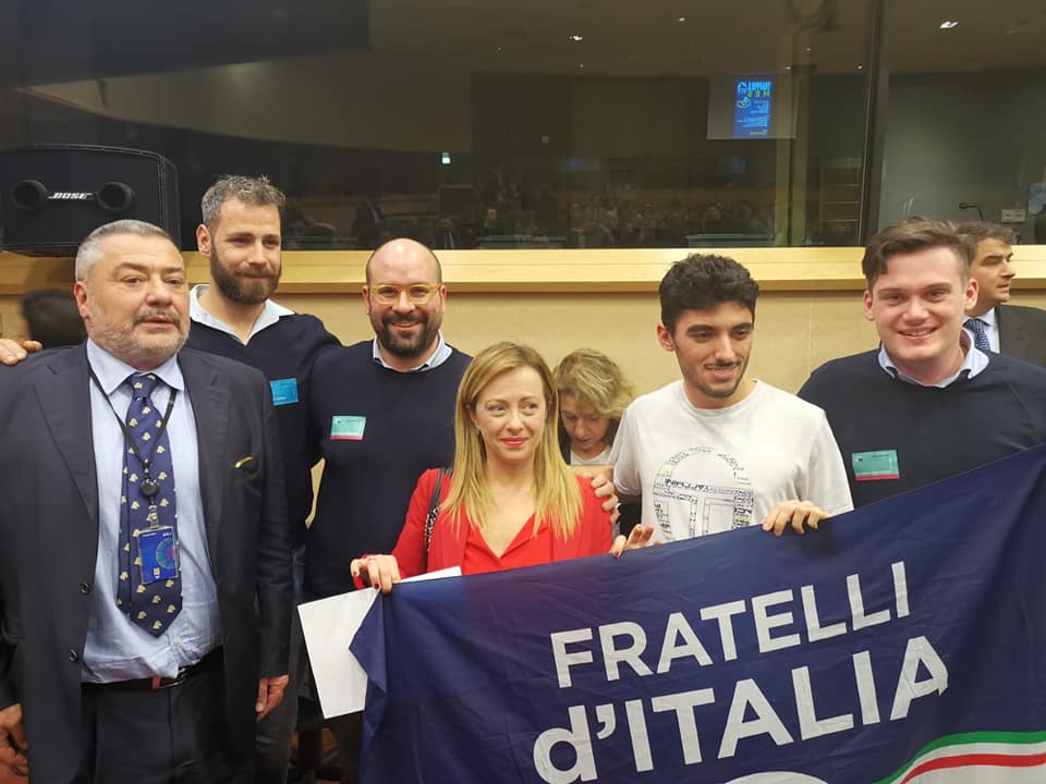 Fratelli d’Italia Lecco a Bruxelles per protestare contro il MES FOTO