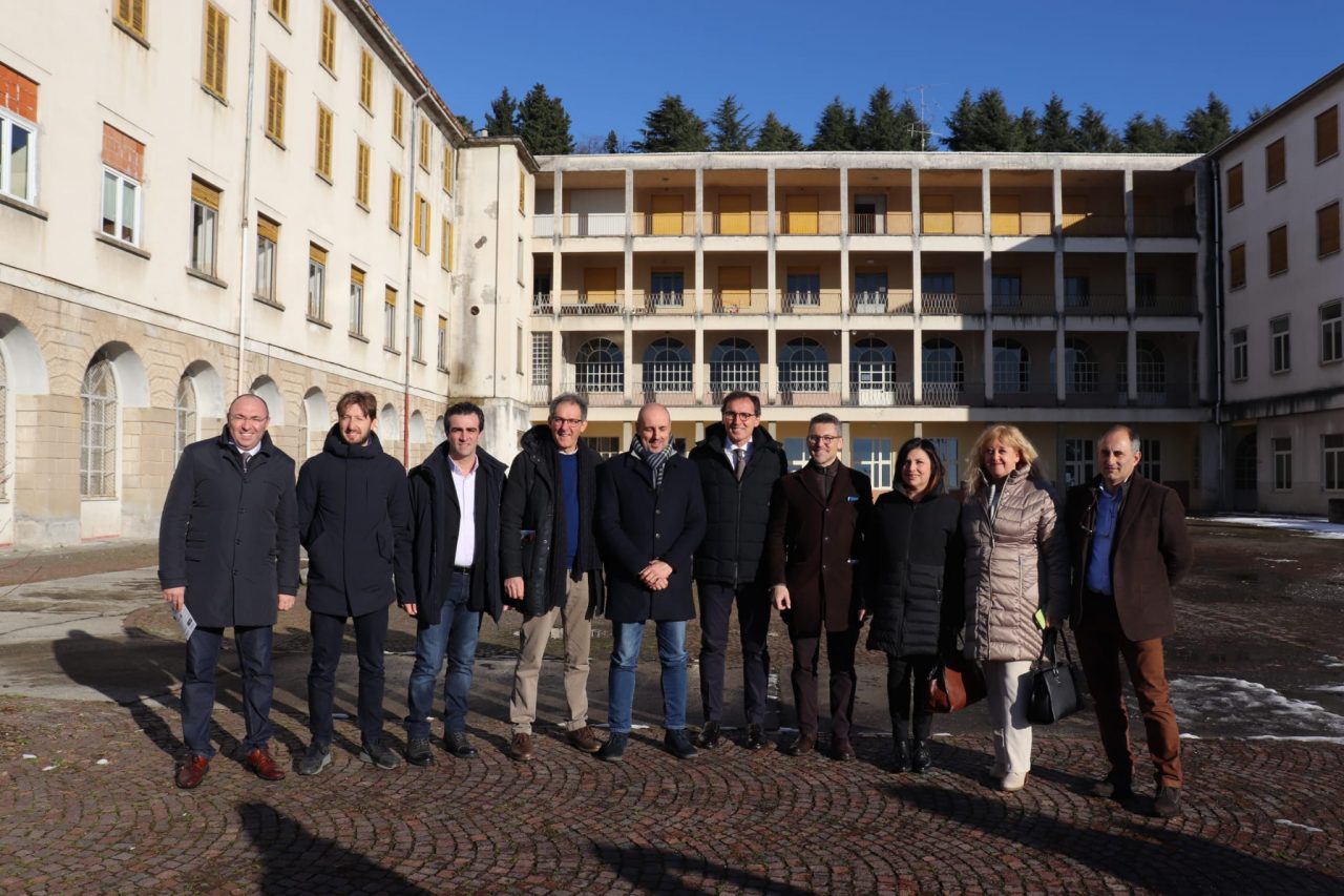 Il ministro Francesco Boccia a Celana: “Se i Comuni rilevassero l’immobile, lo Stato potrebbe provvedere con finanziamenti” FOTO