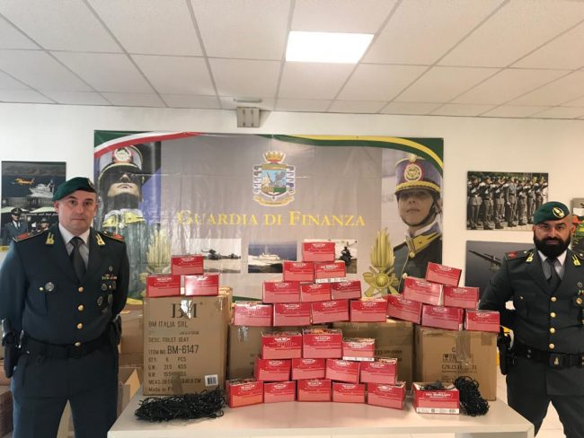 Oltre 200mila luminarie sequestrate nell’Erbese