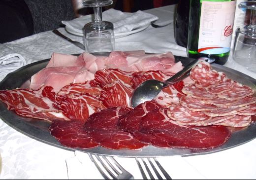 Salumi: gli allevatori lariani festeggiano l’etichetta d’origine obbligatoria
